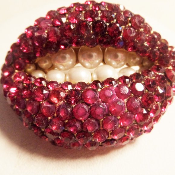 COPY - SALVADOR DALI MAE WEST INSPIRED RUDY RED LIPS BROOCH 2002 - Picture 8 of 8